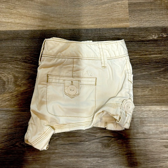 Aeropostale jean shorts used like new size 0, 4 pockets 2 front 2 back. - Picture 3 of 10